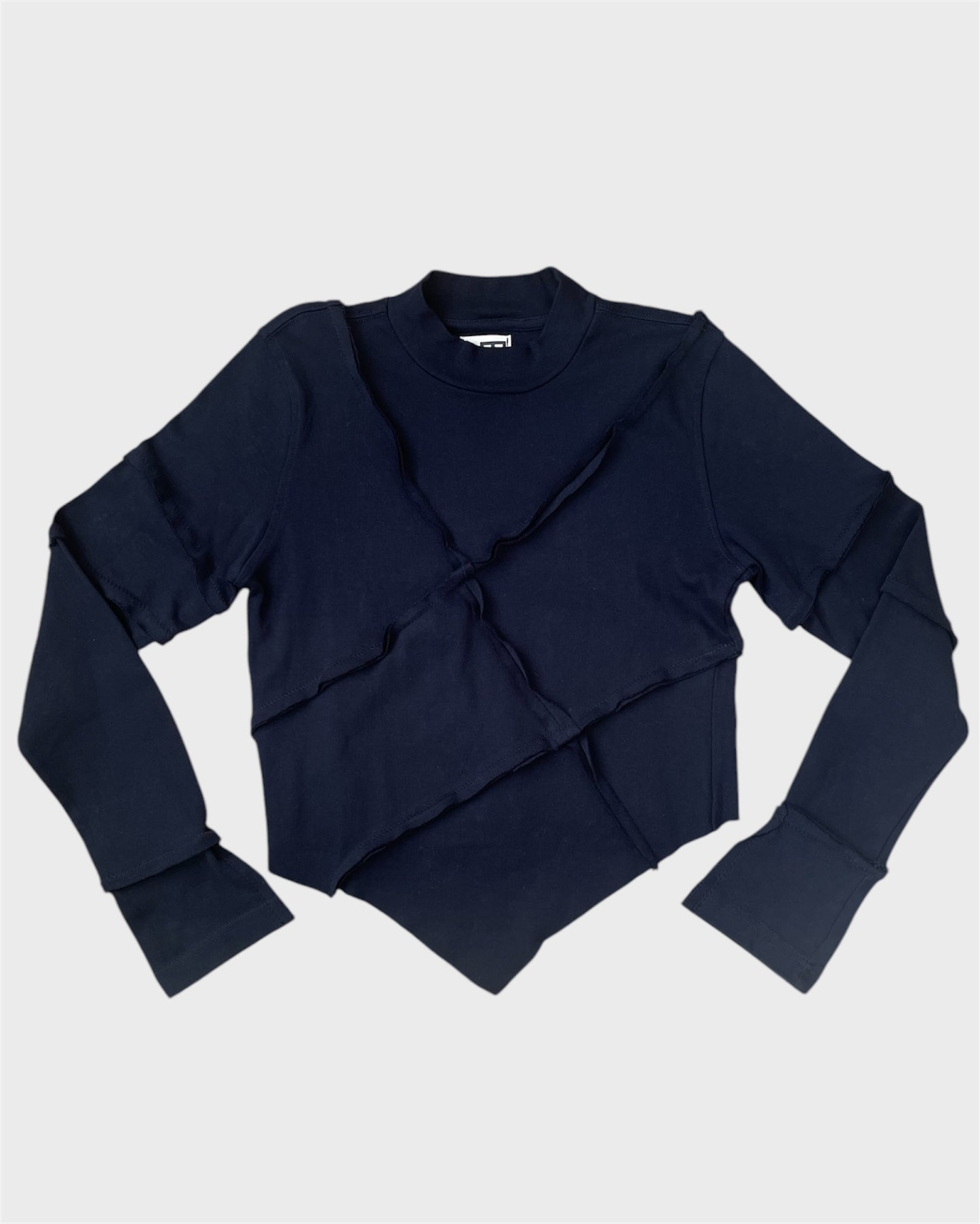 OPEN CUT LONGSLEEVE BLACK