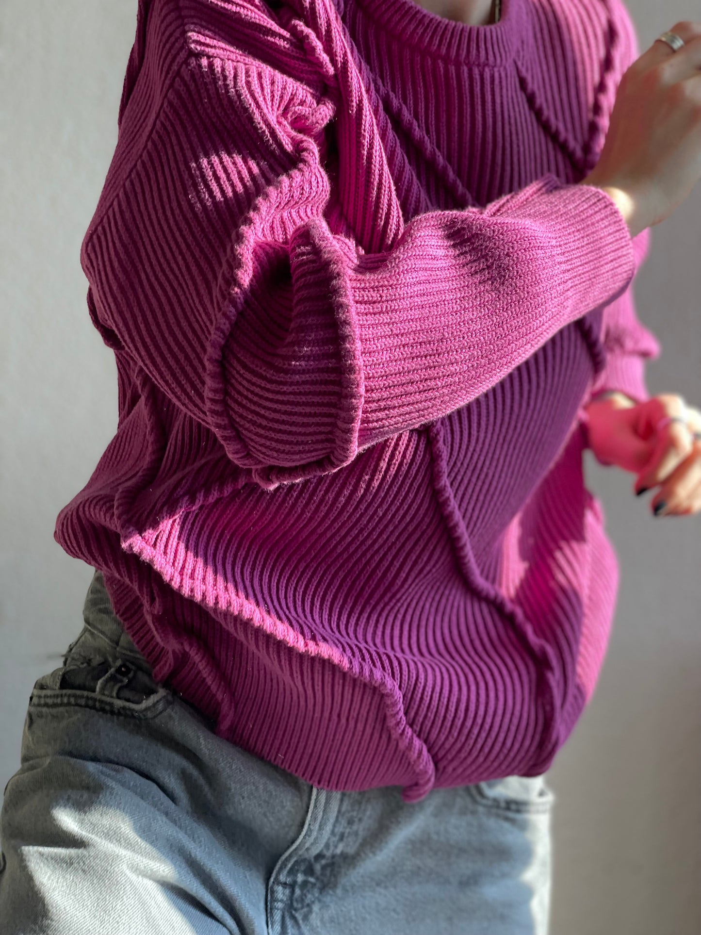 BERRY WRINKLE KNIT SWEATER