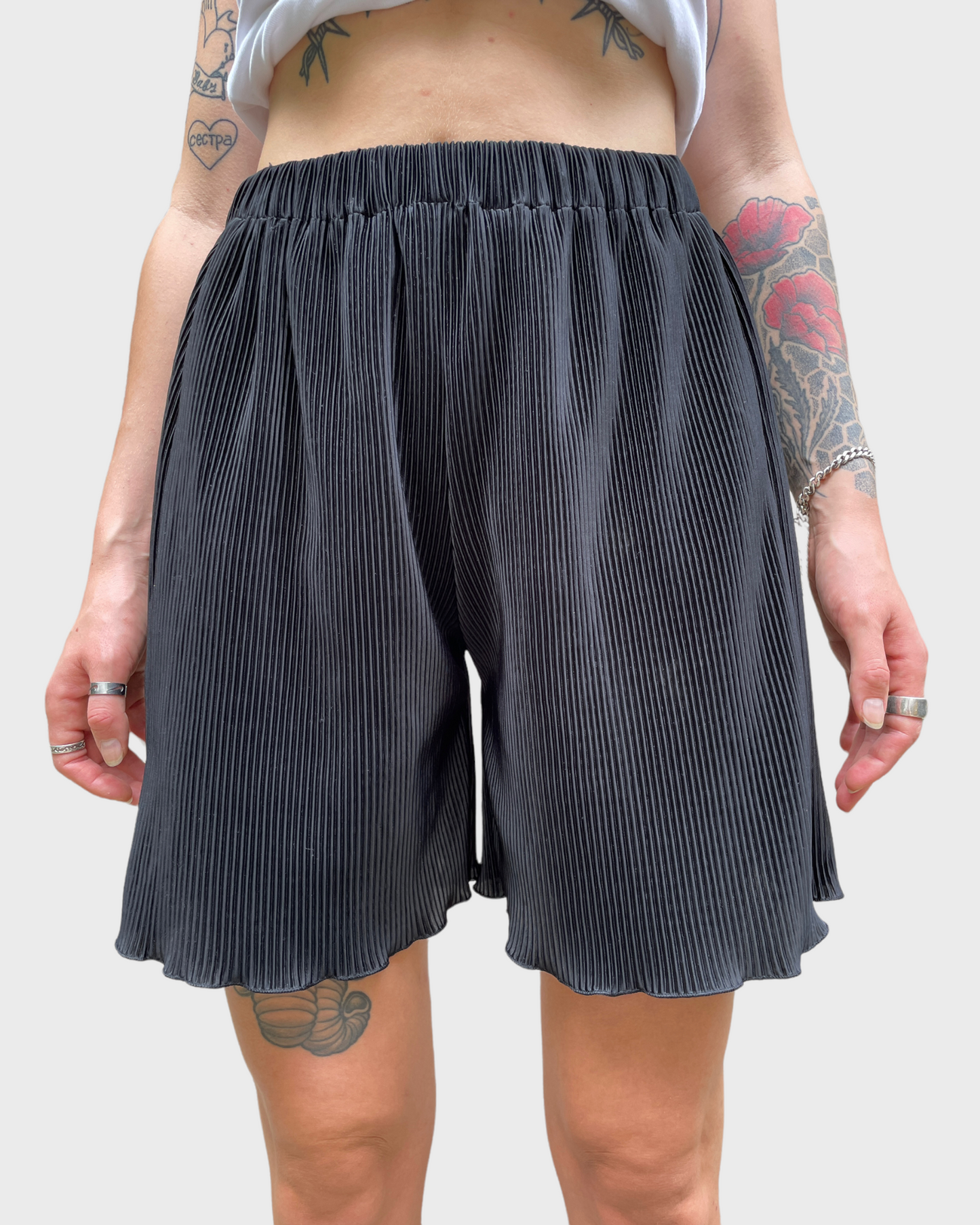 PLISSEE FALTEN SHORTS